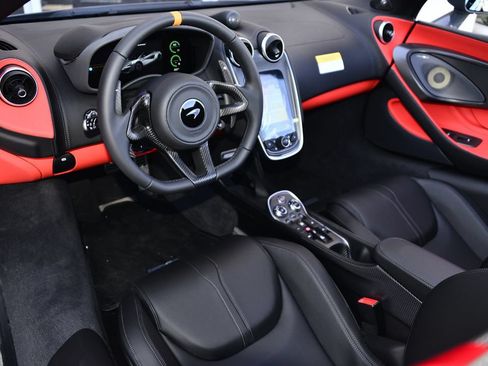 Used 2020 McLaren 600LT Spider RWD image 8