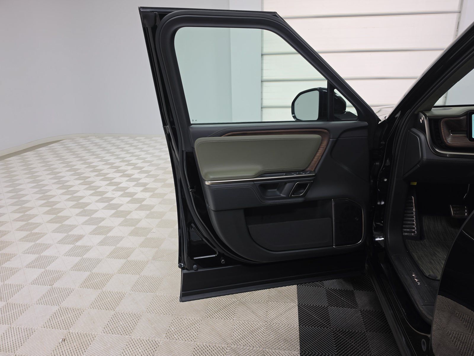 Used 2023 Rivian R1S Adventure Quad AWD/4WD image 16