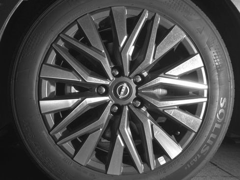 Used 2025 Nissan Altima 2.5 SV image 12