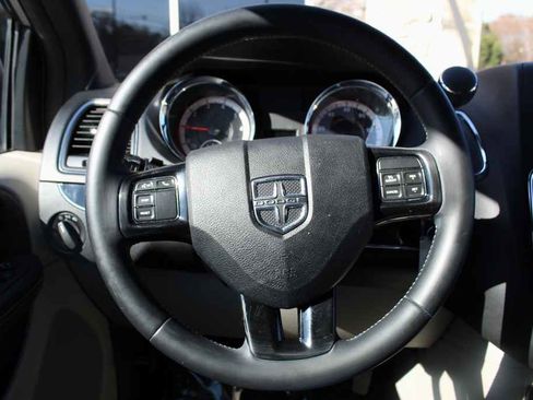 Used 2015 Dodge Grand Caravan SE image 14