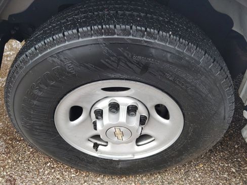 Used 2024 Chevrolet Express 2500 w/ Driver Convenience Package image 9