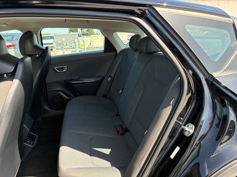 Used 2025 Kia K4 LXS image 24