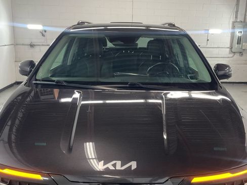 Used 2025 Kia Carnival SX FWD image 9