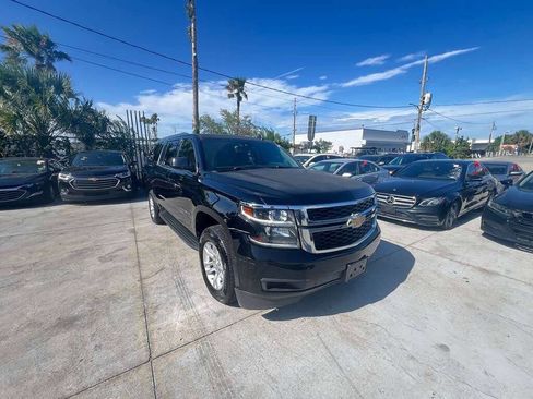 Used 2016 Chevrolet Suburban LT RWD image 3