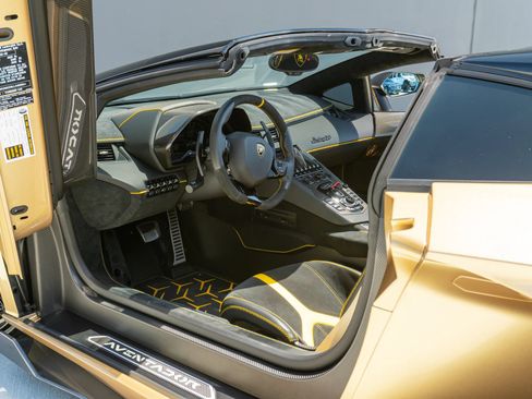 Used 2020 Lamborghini Aventador SVJ AWD/4WD image 66