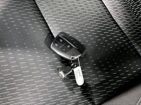 Used 2025 Chevrolet Equinox LT FWD image 29