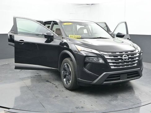 Used 2025 Nissan Rogue SV FWD image 31