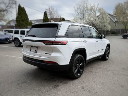 Used 2023 Jeep Grand Cherokee Limited w/ Black Appearance Package AWD/4WD image 8