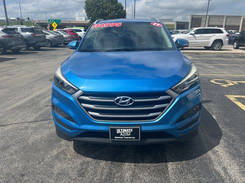 Used 2017 Hyundai Tucson SE Plus AWD/4WD image 2