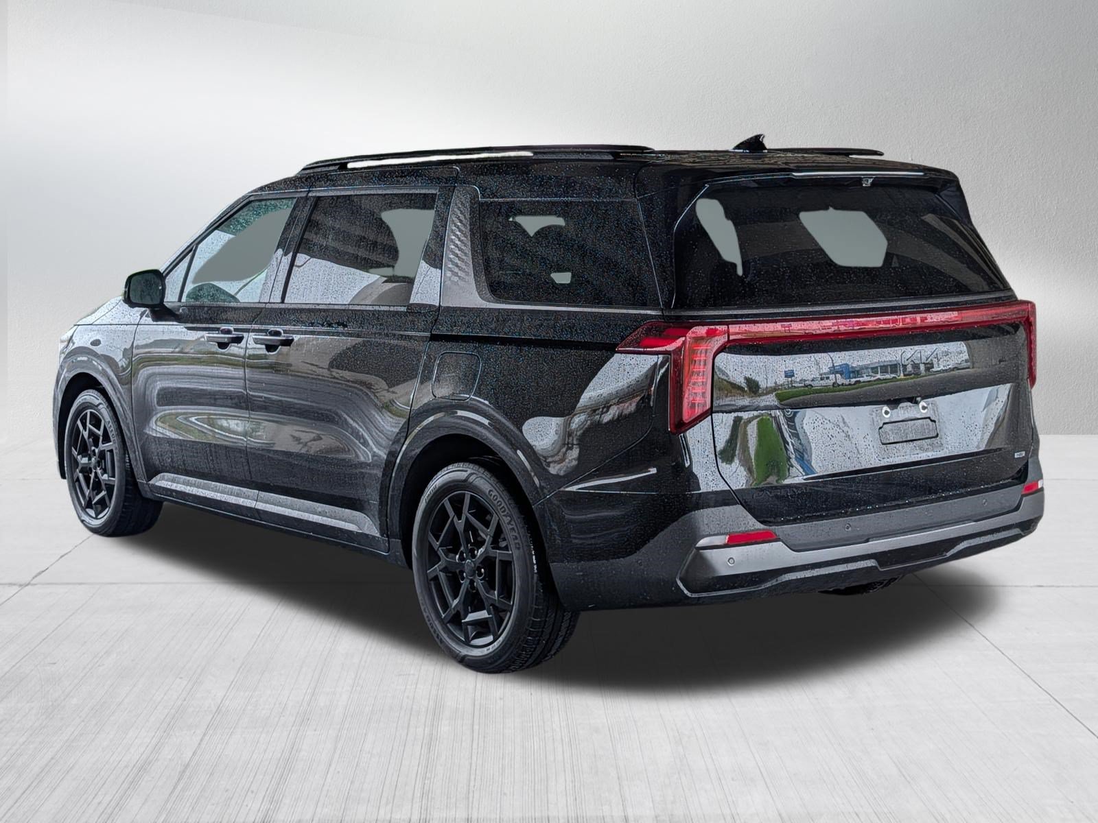 Certified 2025 Kia Carnival SX Prestige FWD image 5