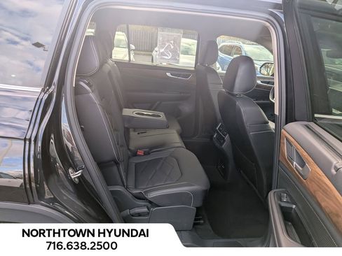 Used 2025 Volkswagen Atlas SE image 37