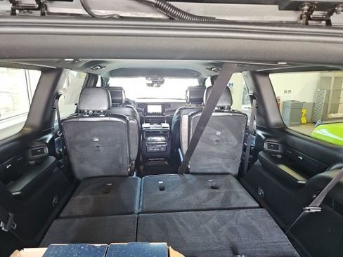 Certified 2022 Jeep Wagoneer Series III w/ Flexible Seating Group image 7