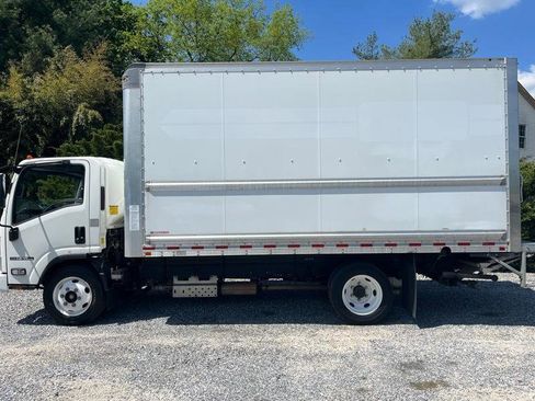 Used 2021 Isuzu NPR RWD image 5