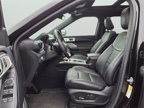 Used 2020 Ford Explorer ST w/ ST Street Pack image 15