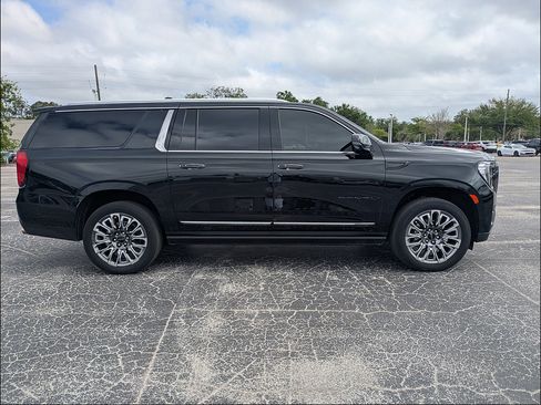 Used 2024 GMC Yukon XL Denali Ultimate AWD/4WD image 3