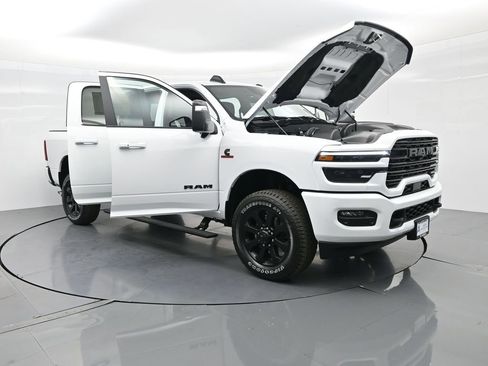 New 2026 RAM 2500 Laramie AWD/4WD image 43
