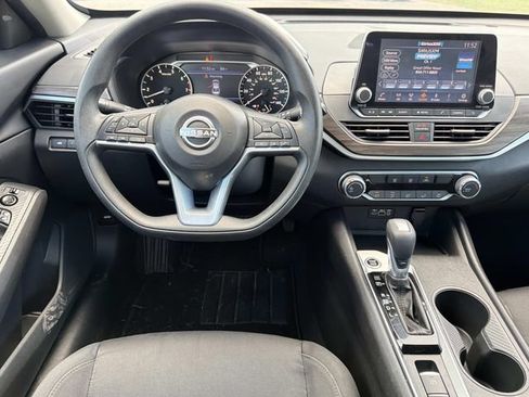 Used 2025 Nissan Altima 2.5 SV AWD/4WD image 19