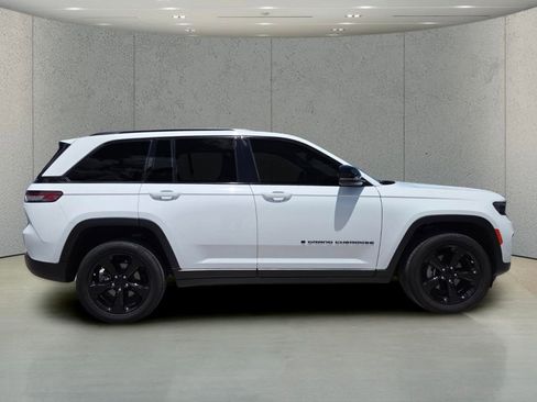 Certified 2023 Jeep Grand Cherokee Altitude RWD image 2