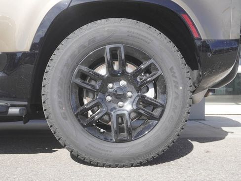 New 2026 Land Rover Defender 110 X-Dynamic SE image 35