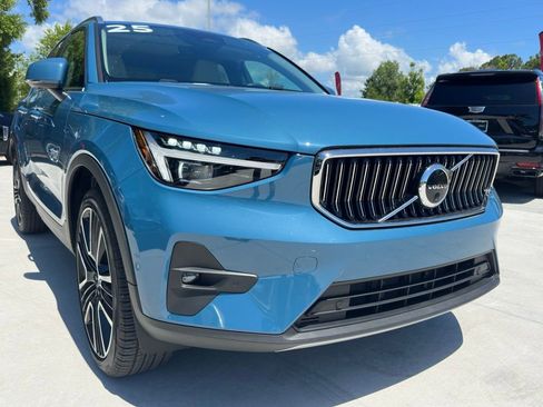 Used 2025 Volvo XC40 B5 Ultra w/ Climate Package AWD/4WD image 1