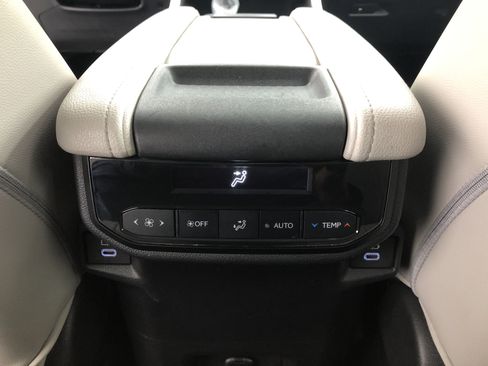 Used 2024 Toyota Grand Highlander XLE image 13