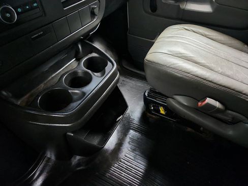 Used 2013 Chevrolet Express 1500 RWD image 15
