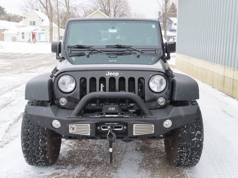 Used 2016 Jeep Wrangler Unlimited Rubicon w/ Connectivity Group image 9