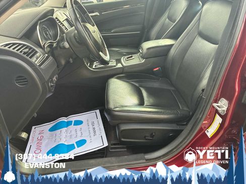 Used 2019 Chrysler 300 Limited image 12