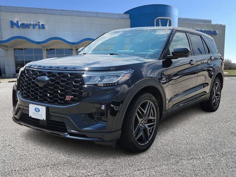Used 2025 Ford Explorer ST AWD/4WD image 2