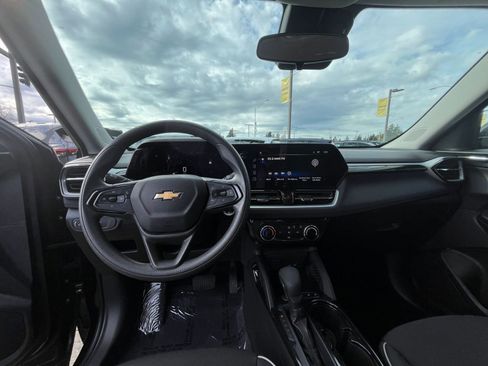 Used 2025 Chevrolet TrailBlazer LT image 34