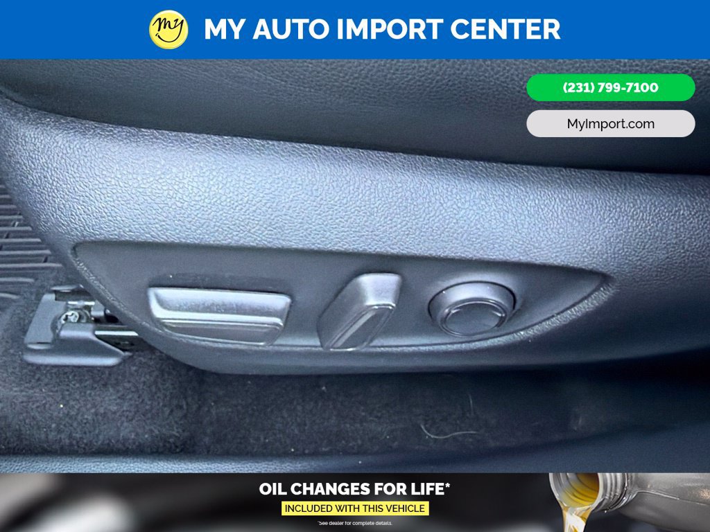 Used 2023 Toyota Highlander XLE AWD/4WD image 10