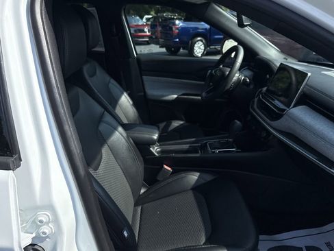 Used 2024 Jeep Compass Latitude image 16