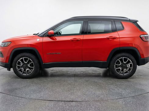 Used 2025 Jeep Compass Trailhawk AWD/4WD image 5