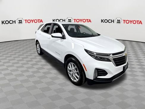 Used 2023 Chevrolet Equinox LT image 2