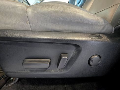 Used 2021 Toyota Tundra SR5 w/ SR5 Leather Package AWD/4WD image 17
