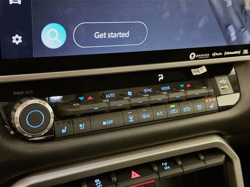 Used 2024 Toyota Tundra Limited image 24