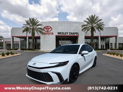 Used 2026 Toyota Camry SE FWD image 1