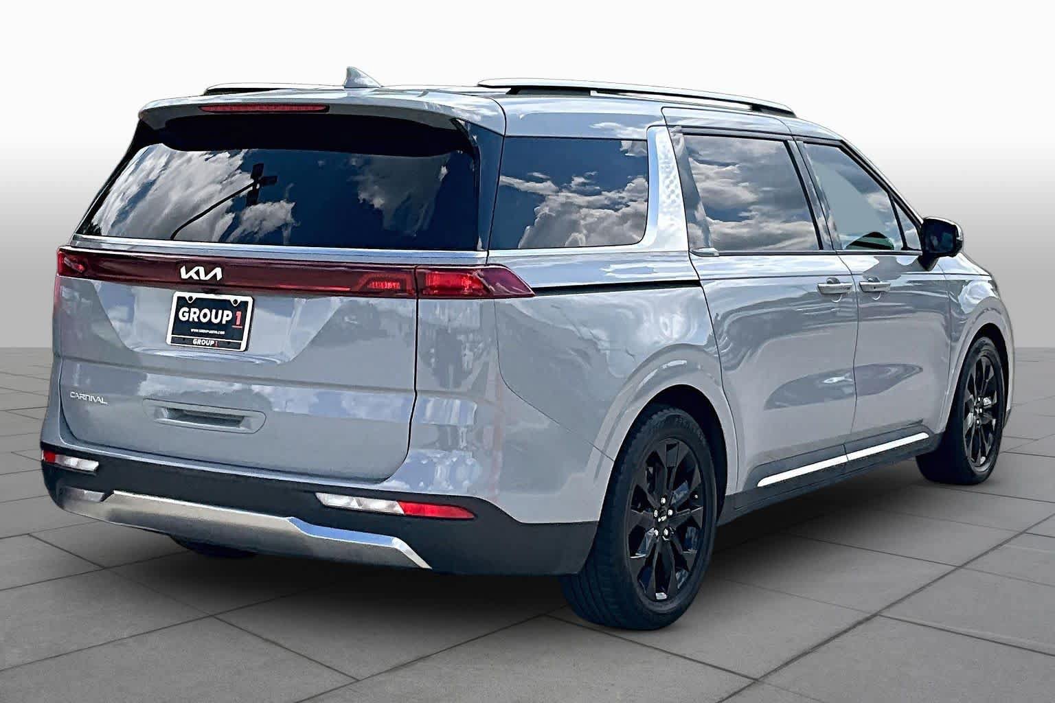 Used 2024 Kia Carnival SX FWD image 11