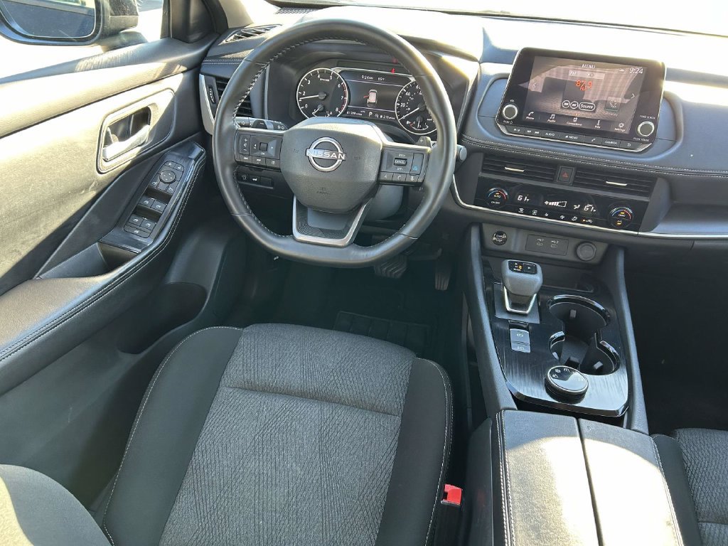 Used 2025 Nissan Rogue SV AWD/4WD image 9
