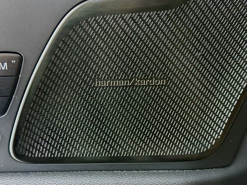 Certified 2023 Volvo XC60 B5 Ultimate w/ Climate Package image 19