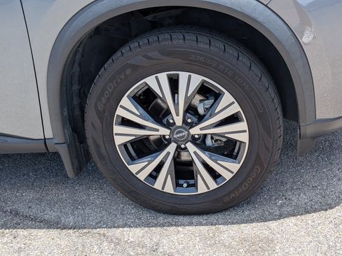 Used 2023 Nissan Rogue SV FWD image 11