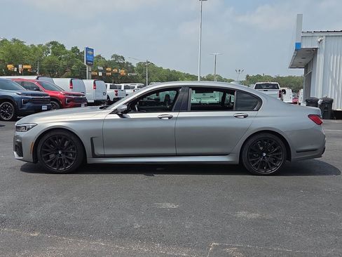 Used 2020 BMW 750i xDrive w/ Executive Package AWD/4WD image 3