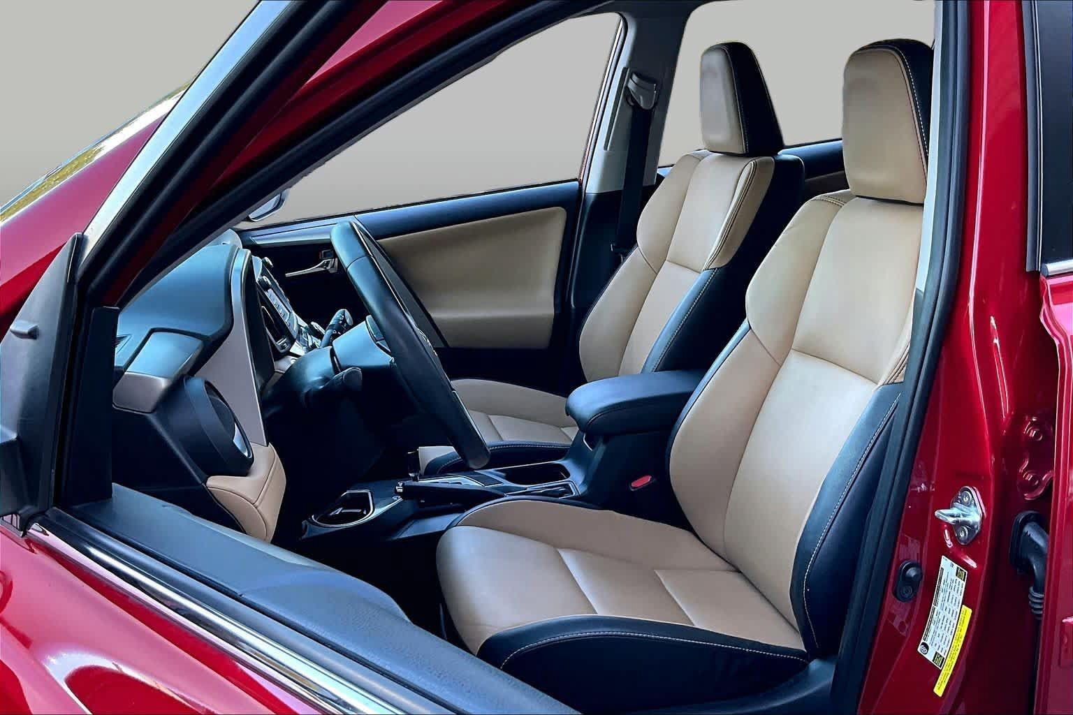 Used 2016 Toyota RAV4 Limited w/ Advanced Technology Package FWD image 8