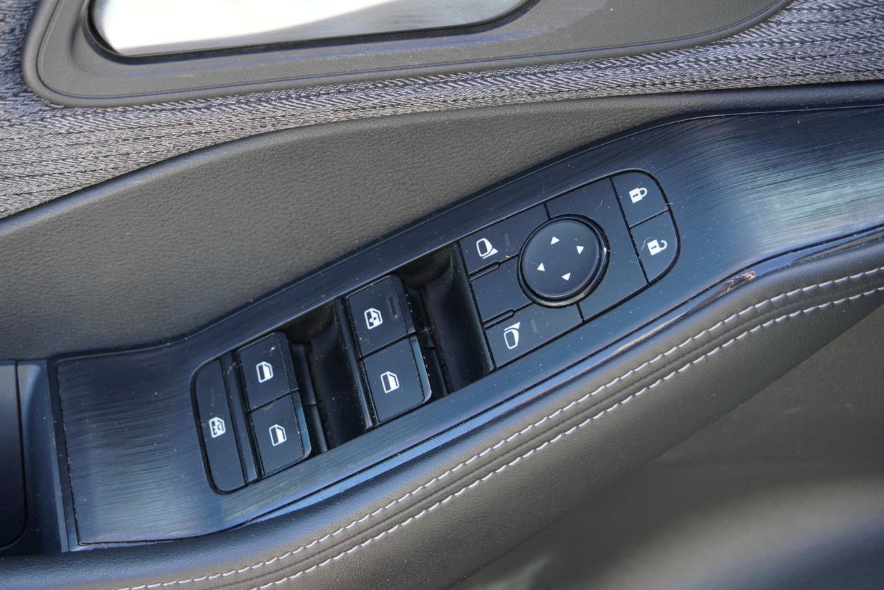 Used 2023 Nissan Rogue SV AWD/4WD image 9