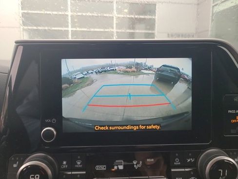 Used 2024 Toyota Highlander XLE image 31