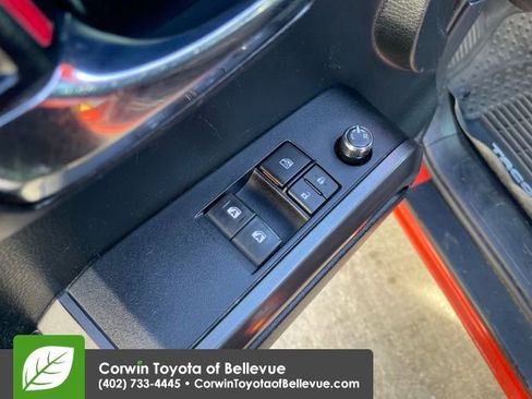 Used 2017 Toyota Tacoma TRD Off-Road image 11