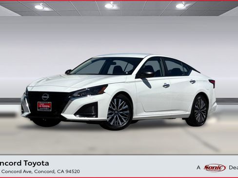 Used 2025 Nissan Altima 2.5 SV FWD image 1