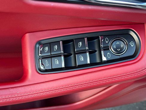 Certified 2022 Porsche Macan S image 13