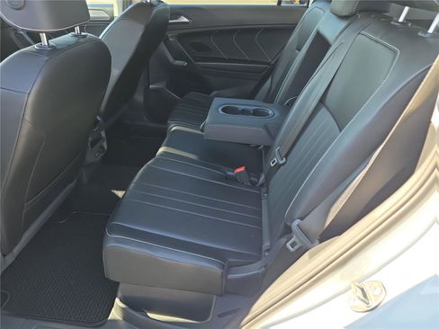 Used 2022 Volkswagen Tiguan SE image 13
