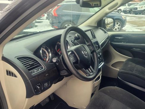 Used 2019 Dodge Grand Caravan SE w/ UConnect Hands-Free Group image 13